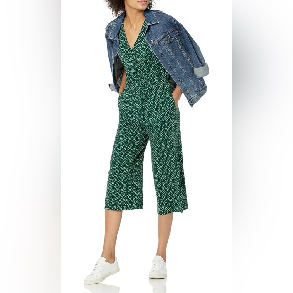 NWT. Amazon Essentials Green Printed Jumpsuit‎ M